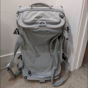 Kipling Suitcase/ duffle in grey. FIRM!